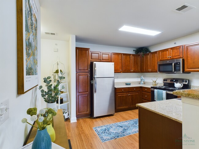 Kitchen - Diamond - ParcStone Apartment Homes