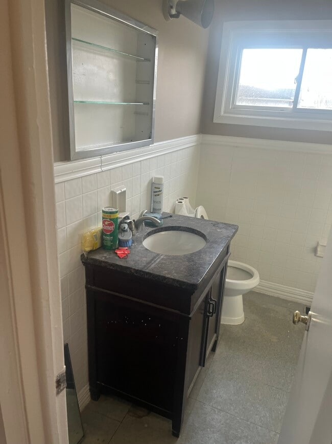 Foto del edificio - 1342 Koebel Rd