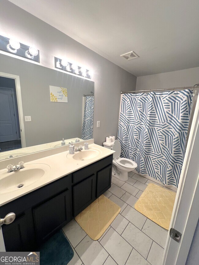 Foto del edificio - 542 Ivy Brook Way