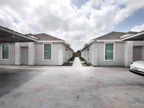 Building Photo - 805 W Sunset Valley St