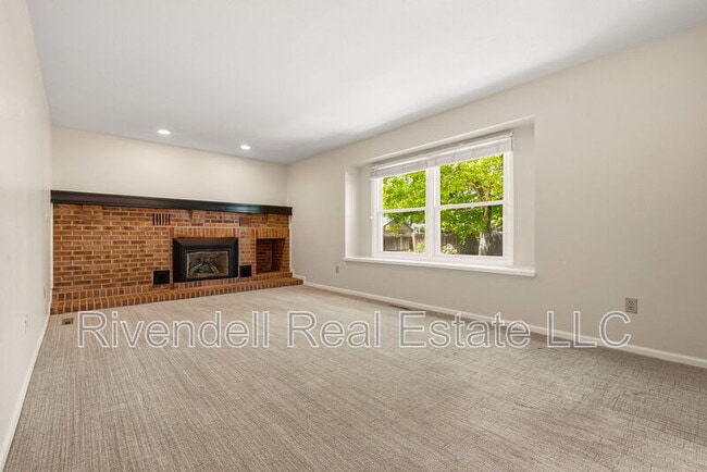 Building Photo - 8007 S Datura St