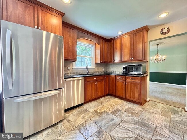 Building Photo - 2026 Admiral Dr