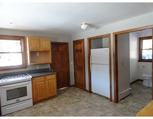 Building Photo - 211 Old Meetinghouse Rd