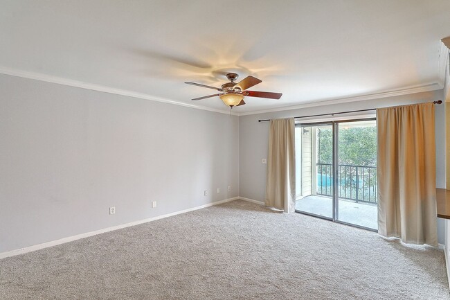 Foto del edificio - Move in Ready Montclair Condo!