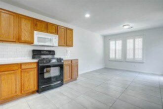 Building Photo - 15806 Land View Dr