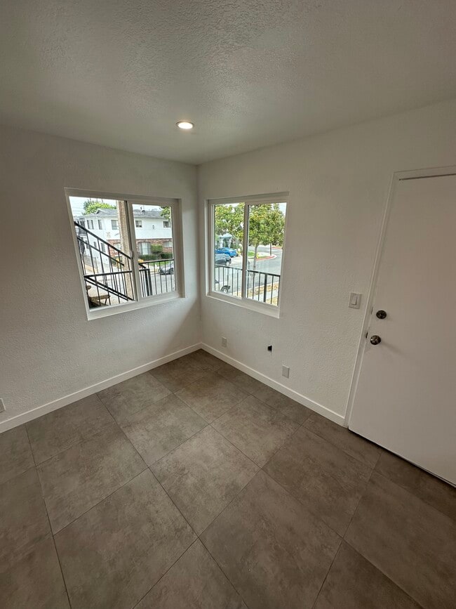 Building Photo - 12612 Kornblum Ave