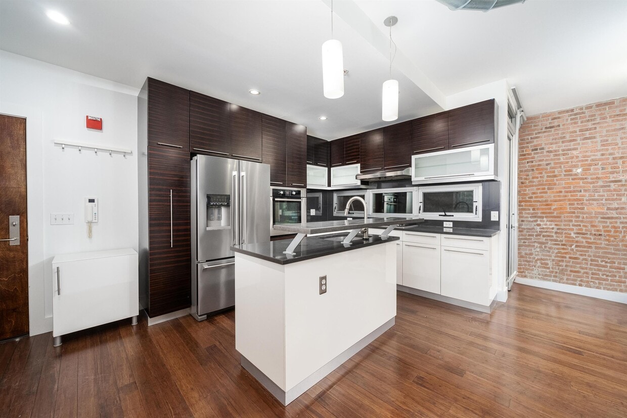 Foto principal - 650 Montgomery St