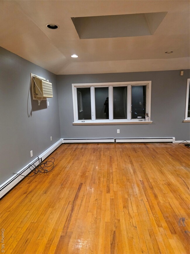 Foto del edificio - 254-13 Francis Lewis Blvd