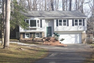 Building Photo - 9944 Murnane St