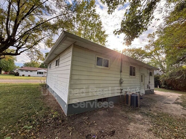 Foto del edificio - 5441 Bayside Dr