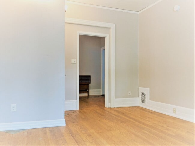 Building Photo - KK - 3205/07 N Bartlett