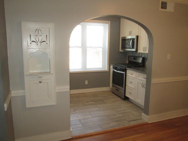 Building Photo - 249 Mabrick Ave
