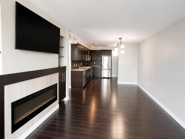 Building Photo - 235 Bridgeland Dr S
