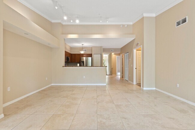 Building Photo - ANNUAL RENTAL - 3 BED + DEN / 2 BATH ATTAC...