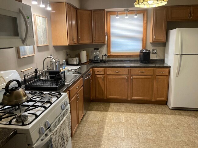 Kitchen - 72 West Rd