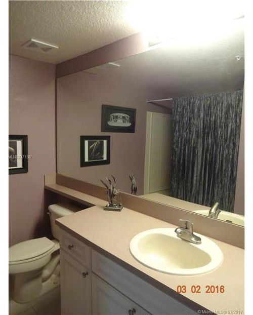 Foto del edificio - 6328 W Sample Rd