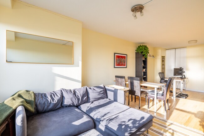 Family room / Dining Room - 151 Tremont St