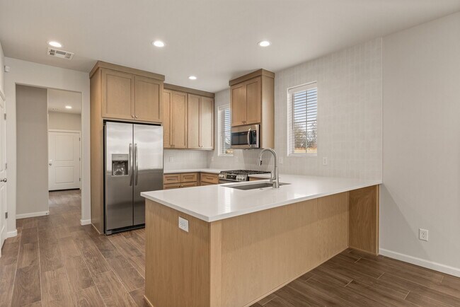 Foto del edificio - 319 W Commercial St