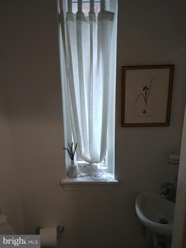 1115 Powhatan St, Alexandria, VA 22314 Townhome Rentals in Alexandria