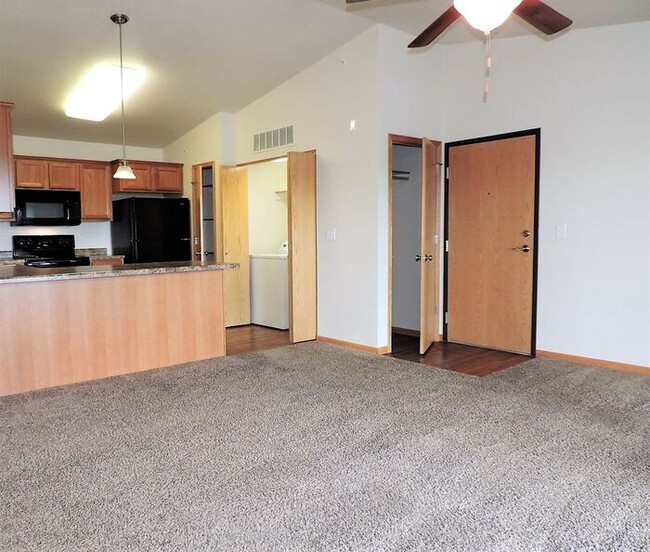 Building Photo - $1,085 | 2 Bedroom, 2 Bathroom 3rd Floor C...