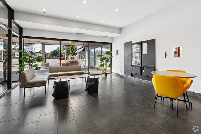Hall d'entrée - 675 Richmond Street