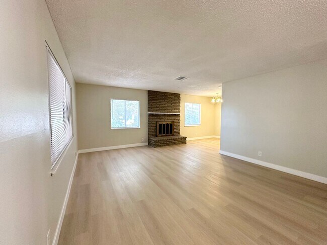 Building Photo - 5917 Alta Dr
