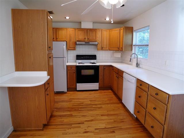 Foto del edificio - 5022 Ruthenia Rd