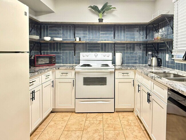 Foto del edificio - 1275 Sweet Pine Dr
