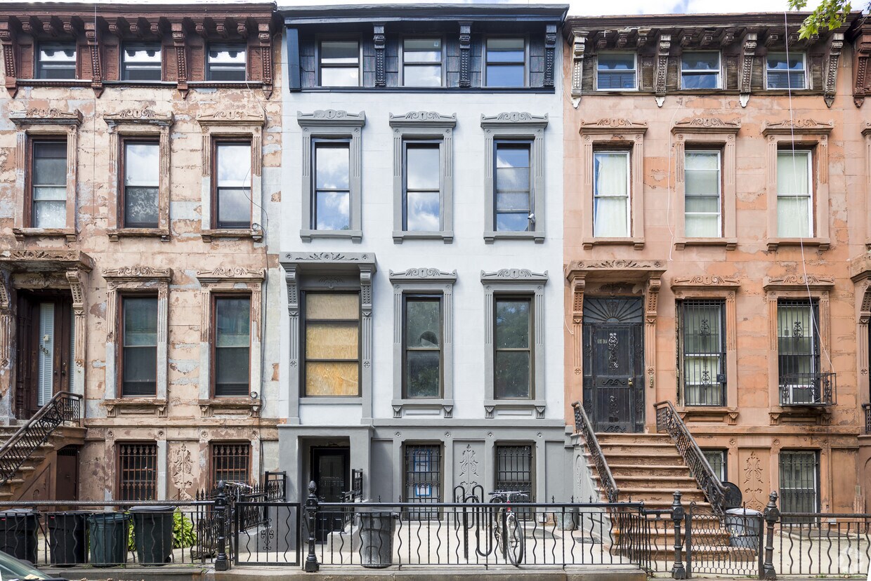 Primary Photo - 585 Madison St