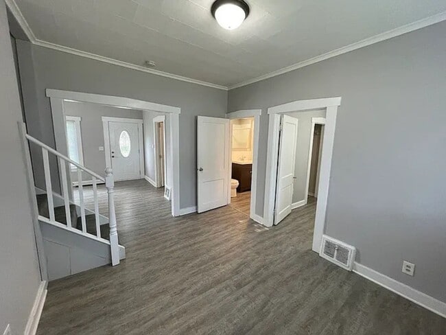 Building Photo - 1205 Dayton St SW