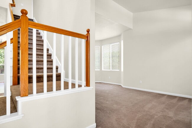 Building Photo - Move-In Ready 4-Bed, 3-Bath Gem in a Covet...