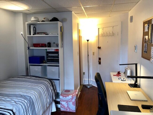 Foto del edificio - Beautiful Studio Right on Beacon St