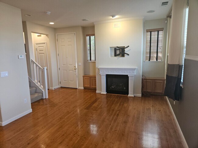 Foto del edificio - Beautiful 3 bedroom, 2 1/2 bath for rent n...