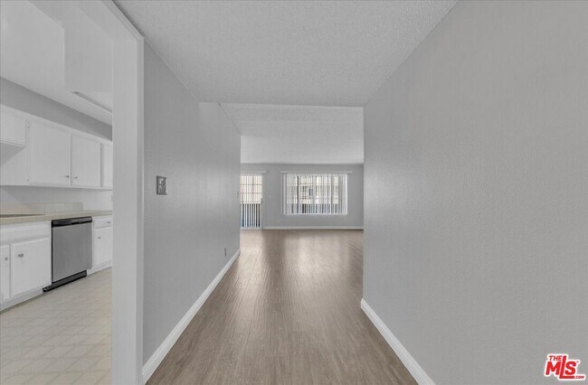 Foto del edificio - 4647 Willis Ave