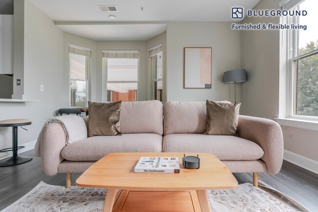 Foto del edificio - 7131 Arlington Rd