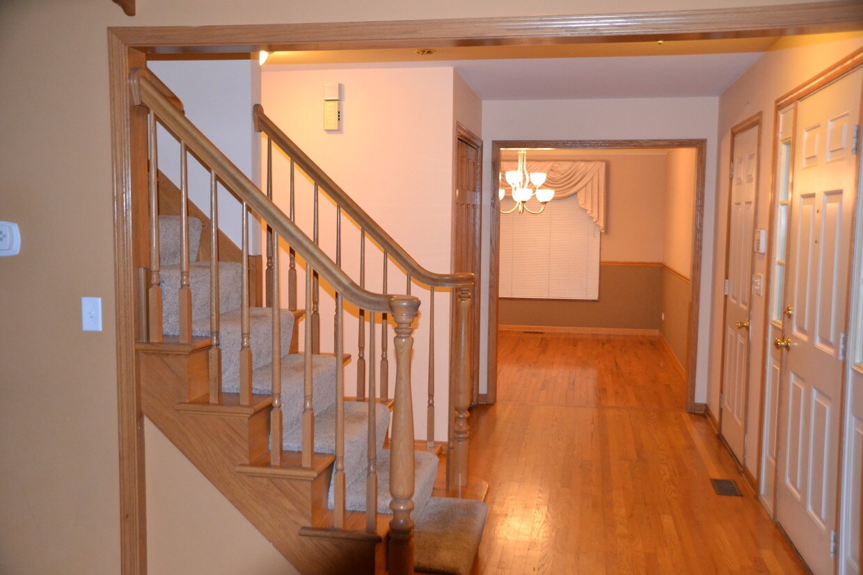 40 Tower Ln, Westmont, IL 60559 House Rental in Westmont, IL