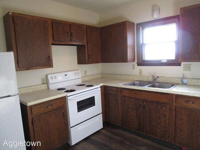 Building Photo - 2 br, 1 bath House - 316 S. Manhattan