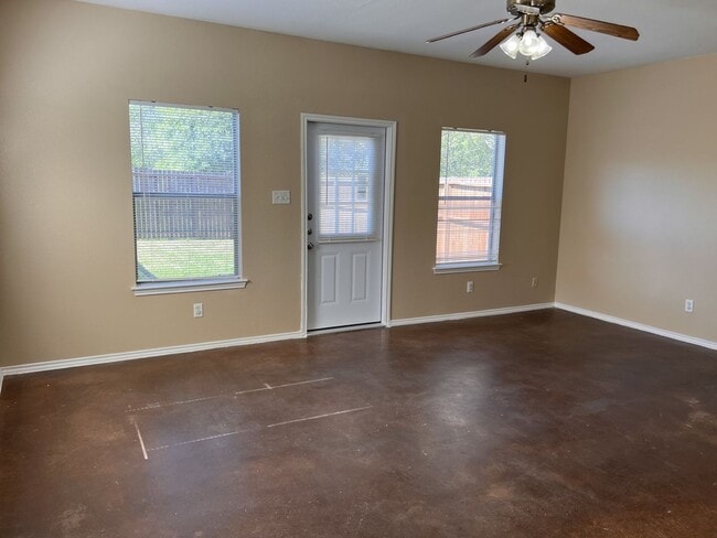 Building Photo - 5607 Golf Mist
