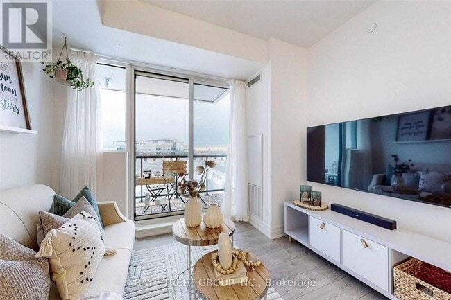 Photo du bâtiment - 10 Rouge Valley Dr W