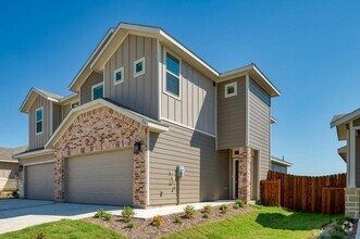 Building Photo - 9909 Grosbeak Ln