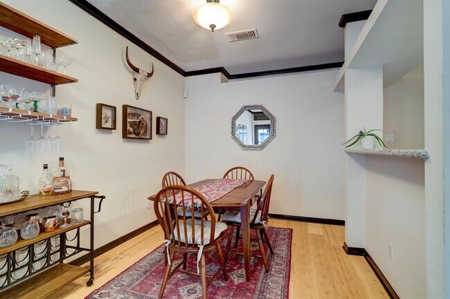 Foto del edificio - 617 W Drew St