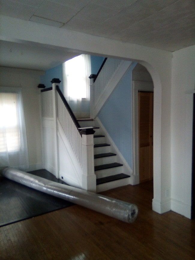 Building Photo - 254 Dewey Ave