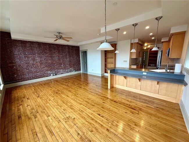 Foto del edificio - 72 E Market St