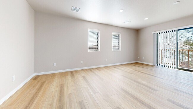 Foto del edificio - 2 Bed / 2 Bath Newly Renovated Apartment | Walkable Amenities in SW Loveland