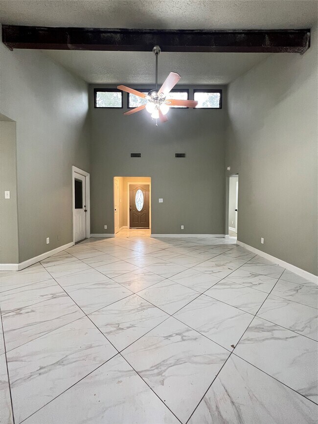 Foto del edificio - 12865 Birch Ln