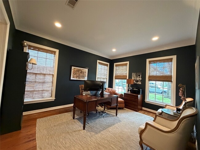 Building Photo - 4142 Villanova St