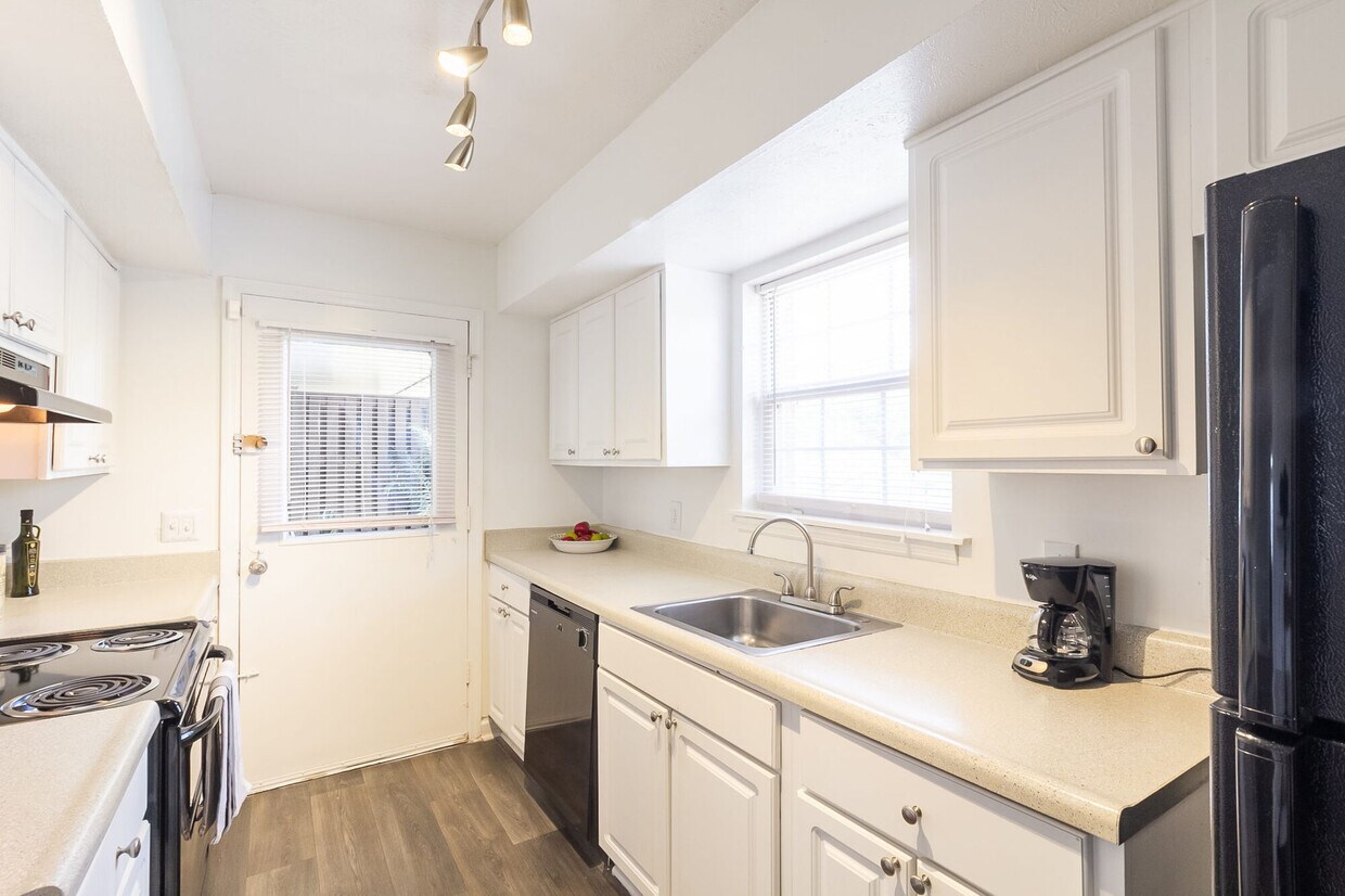 The Quarry 421 Meadowood Dr Lithonia, GA Apartments for Rent in