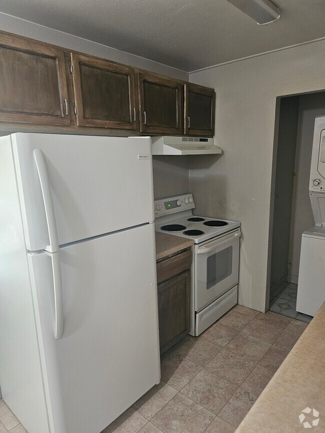 Building Photo - 451 Golden Cir