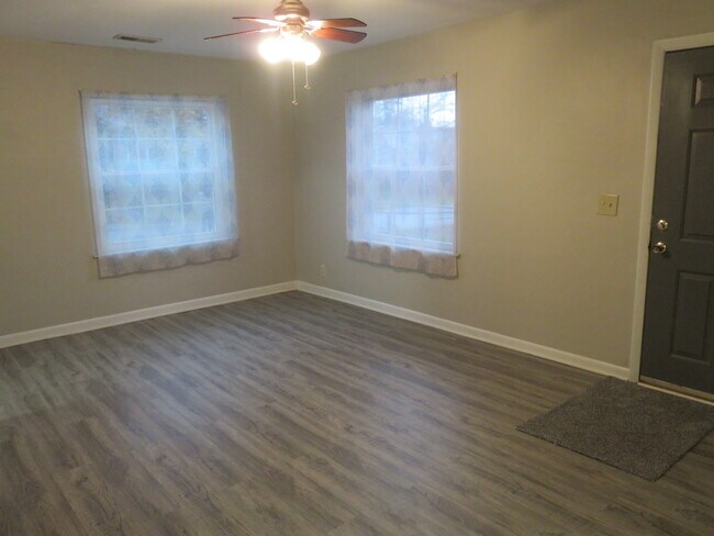 Foto del edificio - 308 W Walnut St
