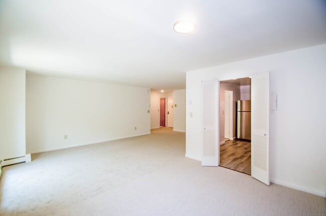 Building Photo - 3900 Park Ave